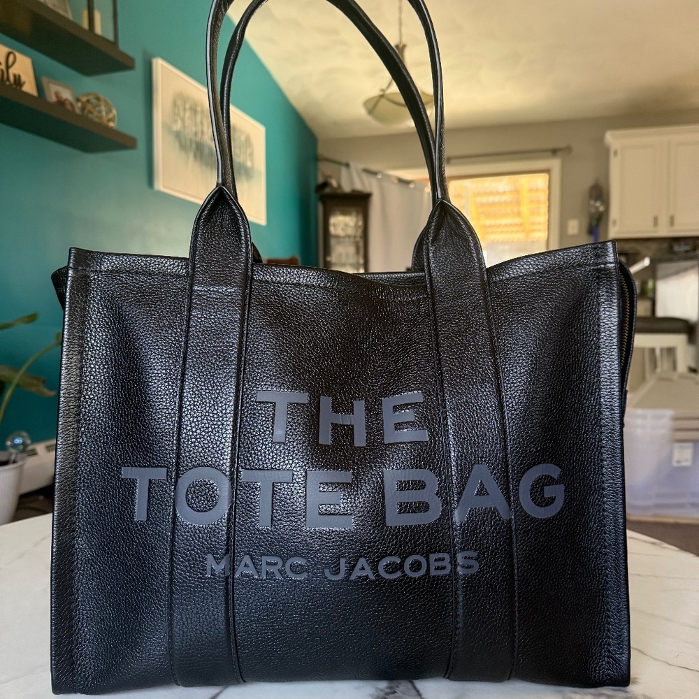 Marc Jacobs The Tote Bag